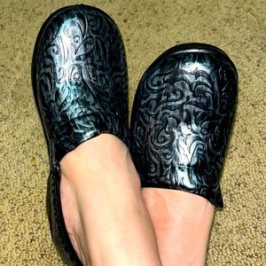New Easy Street clogs. For work. Very padded and comfortable size 7W but for MW